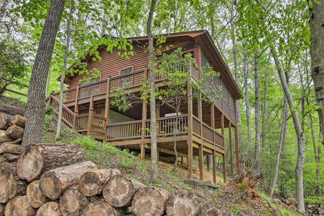Peaceful Blue Ridge Cabin With Decks And Fire Pit Exterior foto